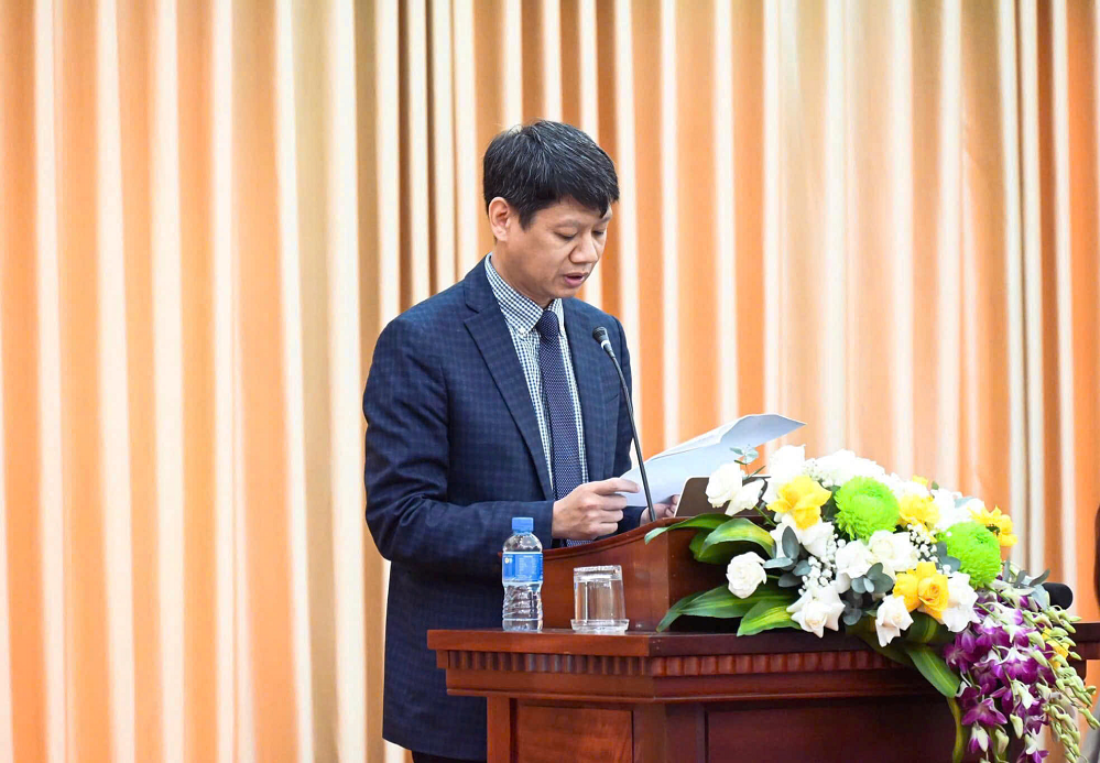 PGS.TS. Nguyễn Tài Đông, Viện trưởng Viện Triết học báo cáo đề dẫn Hội thảo